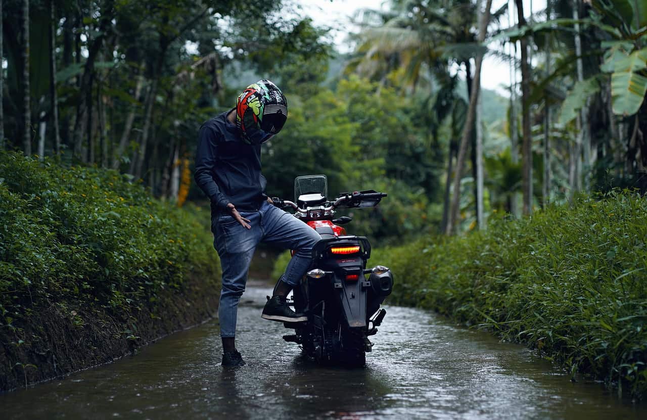 Czy deszcz zawsze musi oznaczać postój na motocyklu?