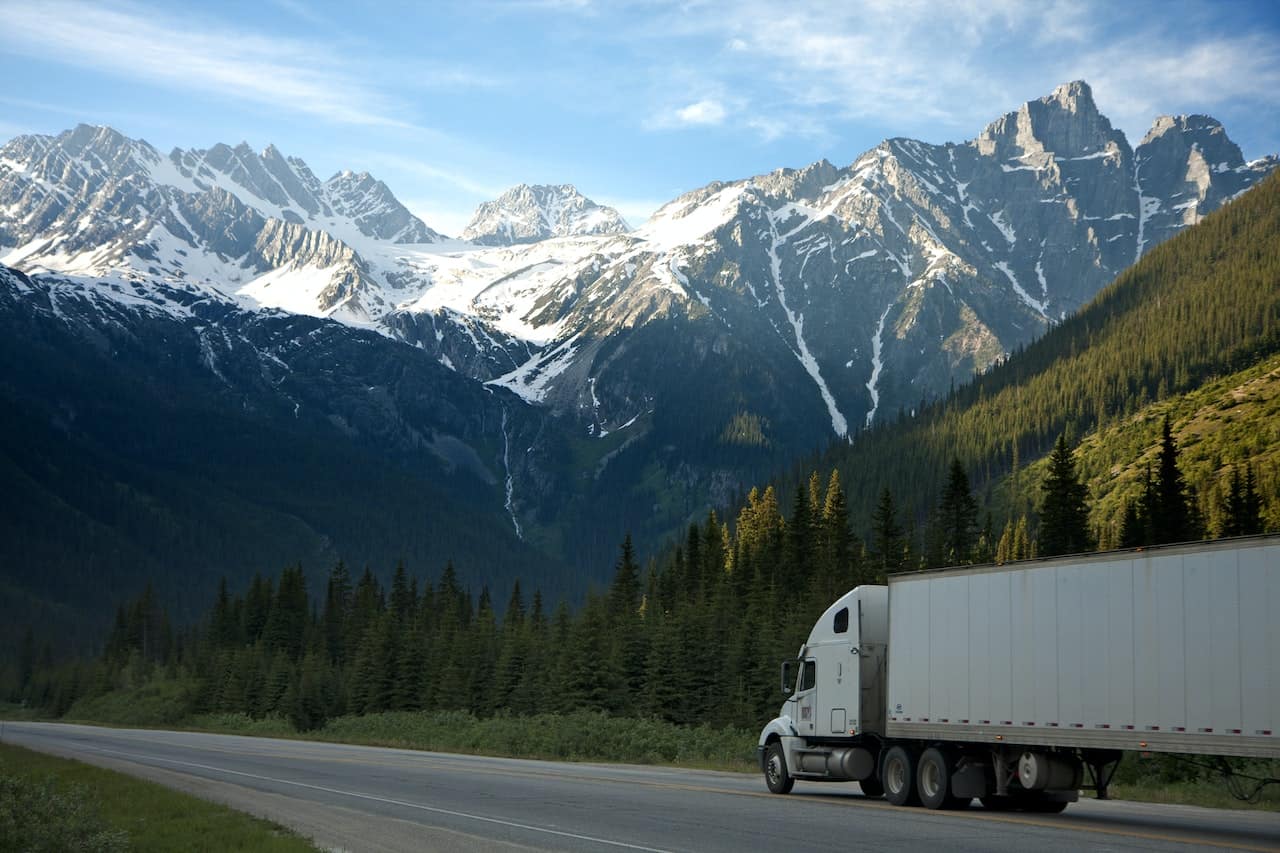 Jakie umiejętności są kluczowe dla kierowców ciężarówek?