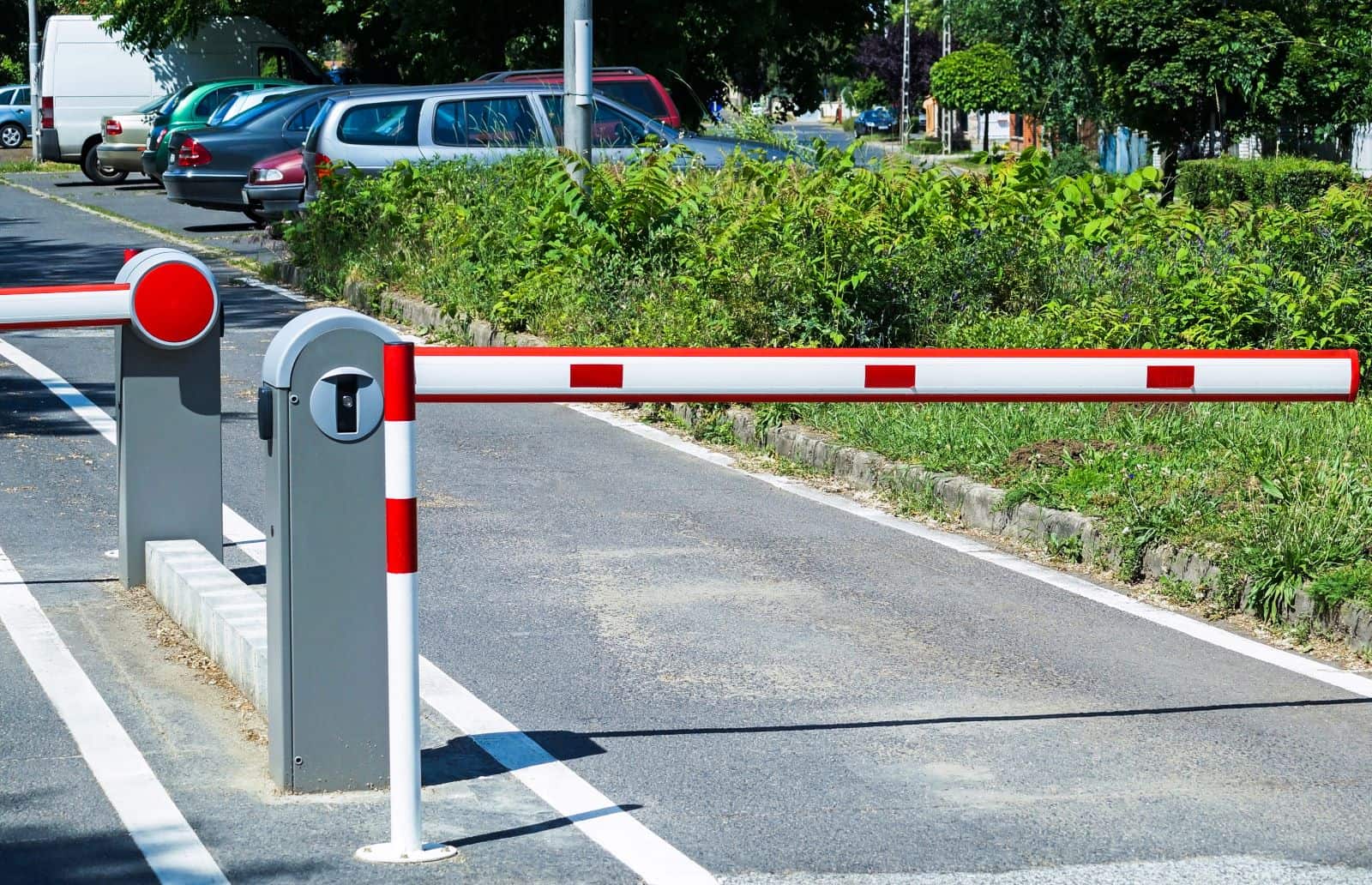 Jak szlabany parkingowe mogą poprawić bezpieczeństwo na parkingach?