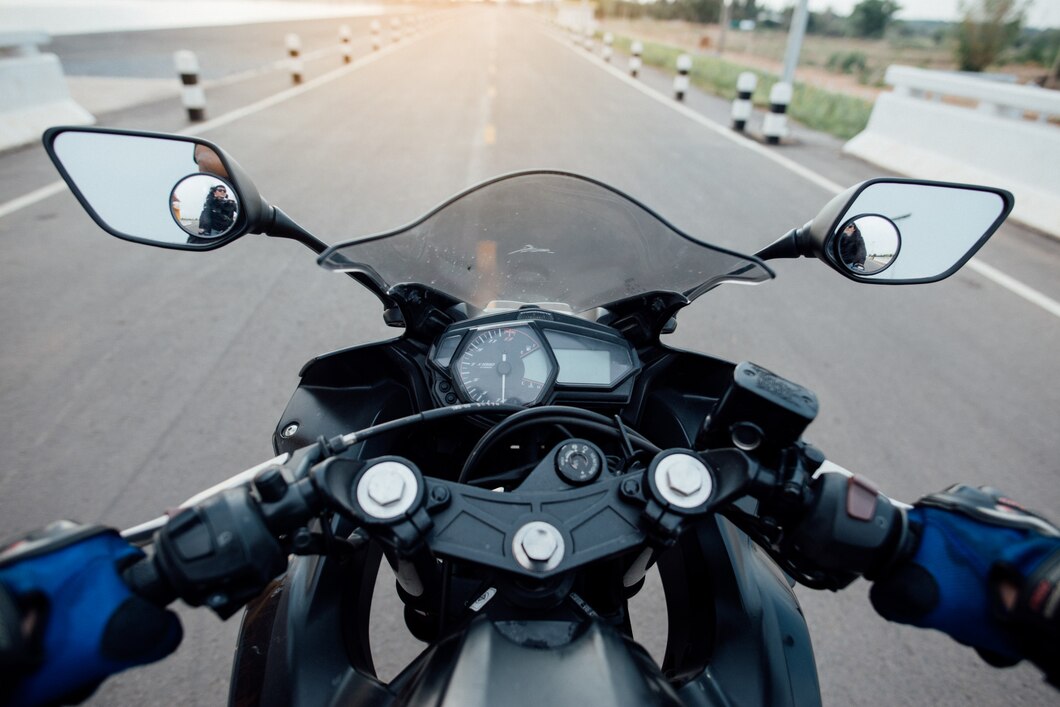 Popraw swoje umiejętności – efektywne techniki hamowania i przyspieszania na motocyklu
