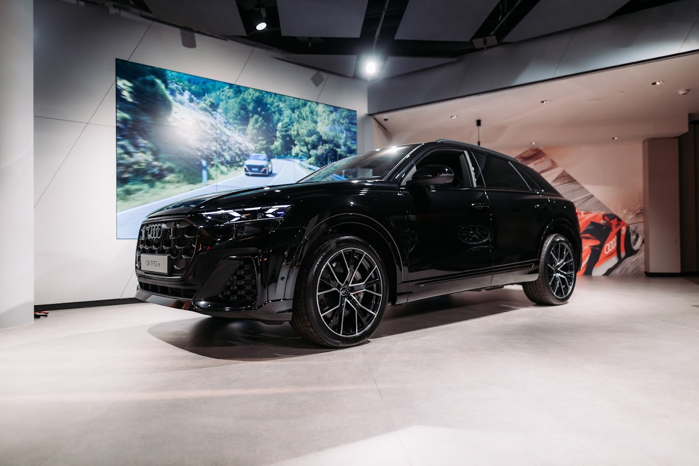 Audi Q8 – odkryj model dostępny od ręki w salonie